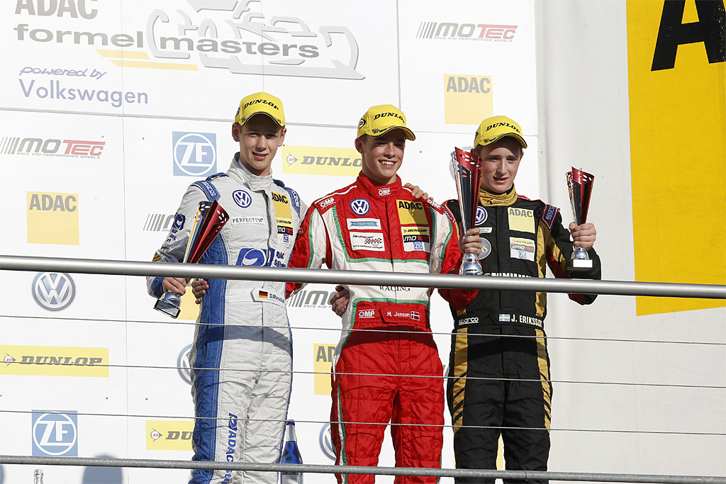 Mikkel Jensen på podiet med Dennis Marschall og Joel Eriksson
(Foto: ADAC Motorsport)